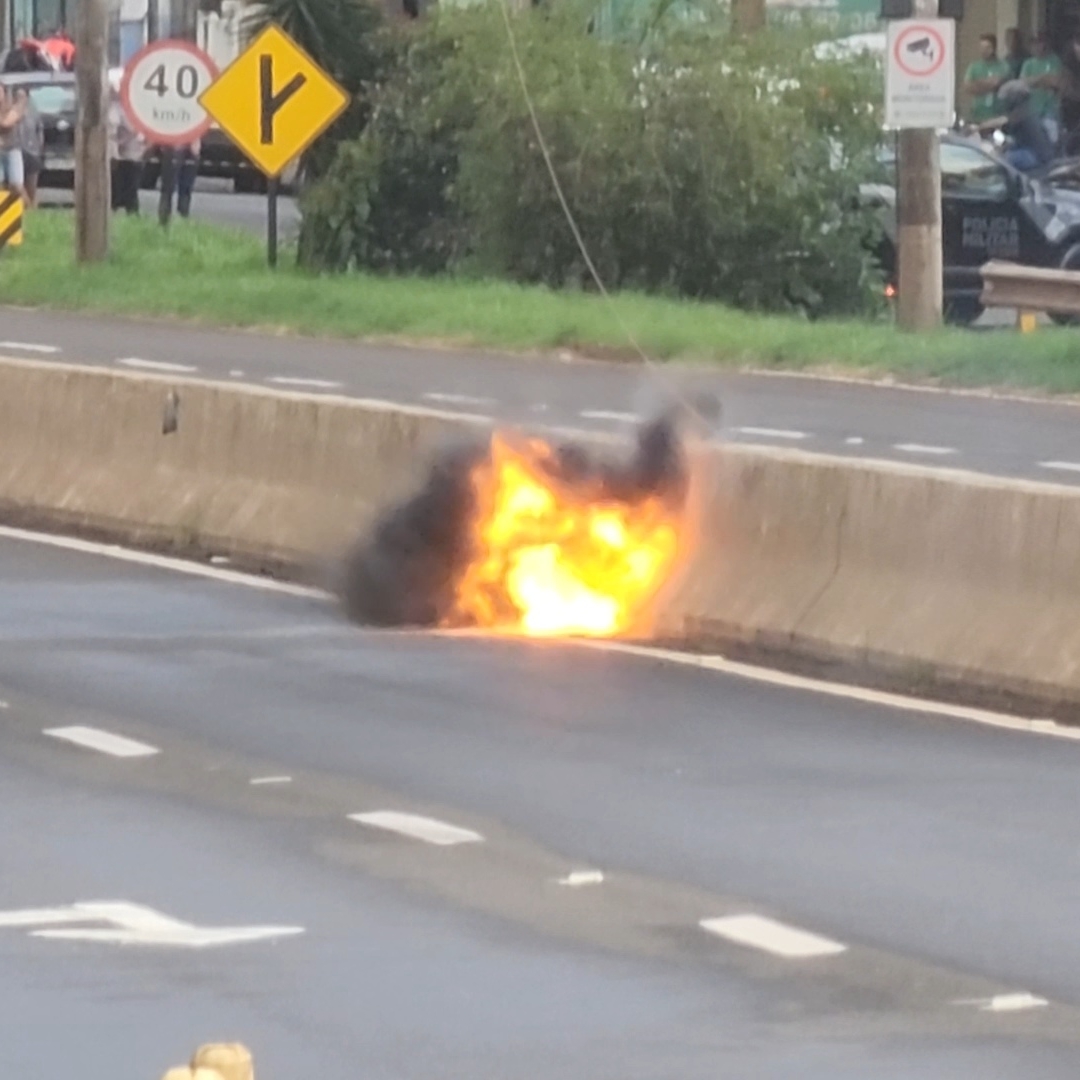 SUSPEITA DE BOMBA INTERDITA PR-445 E MOBILIZA GRANDE OPERAÇÃO POLICIAL EM CAMBÉ