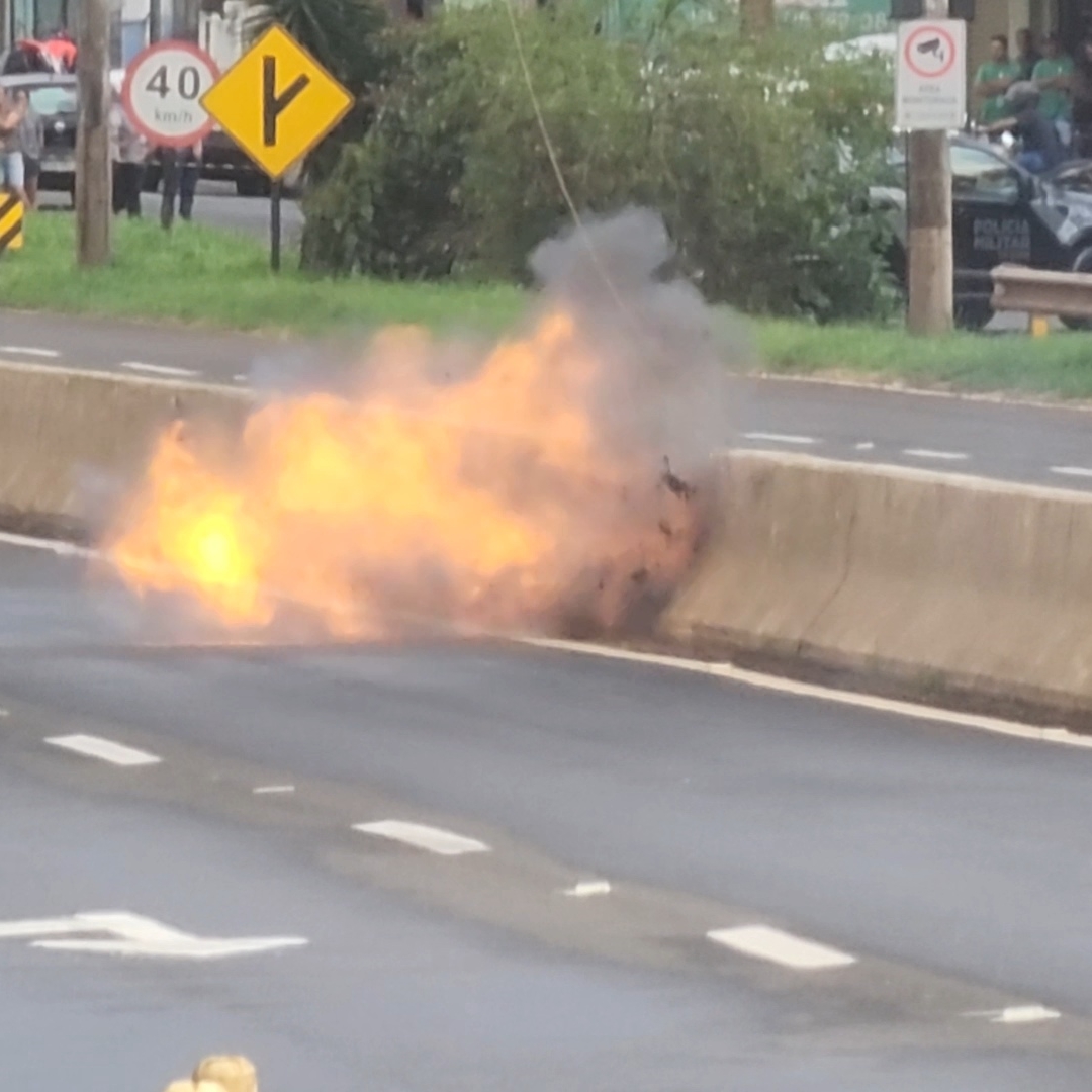 SUSPEITA DE BOMBA INTERDITA PR-445 E MOBILIZA GRANDE OPERAÇÃO POLICIAL EM CAMBÉ