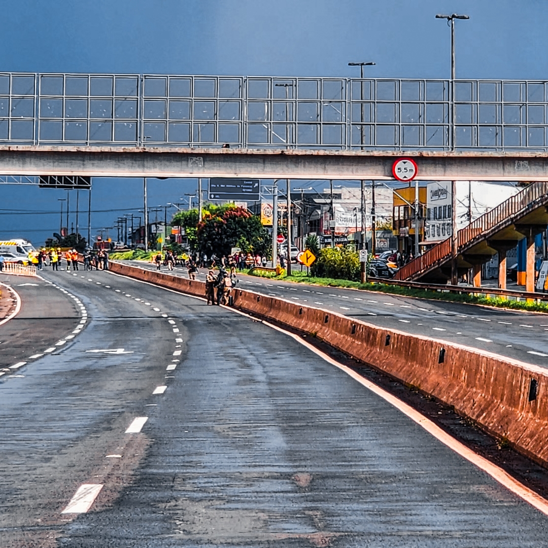 SUSPEITA DE BOMBA INTERDITA PR-445 E MOBILIZA GRANDE OPERAÇÃO POLICIAL EM CAMBÉ