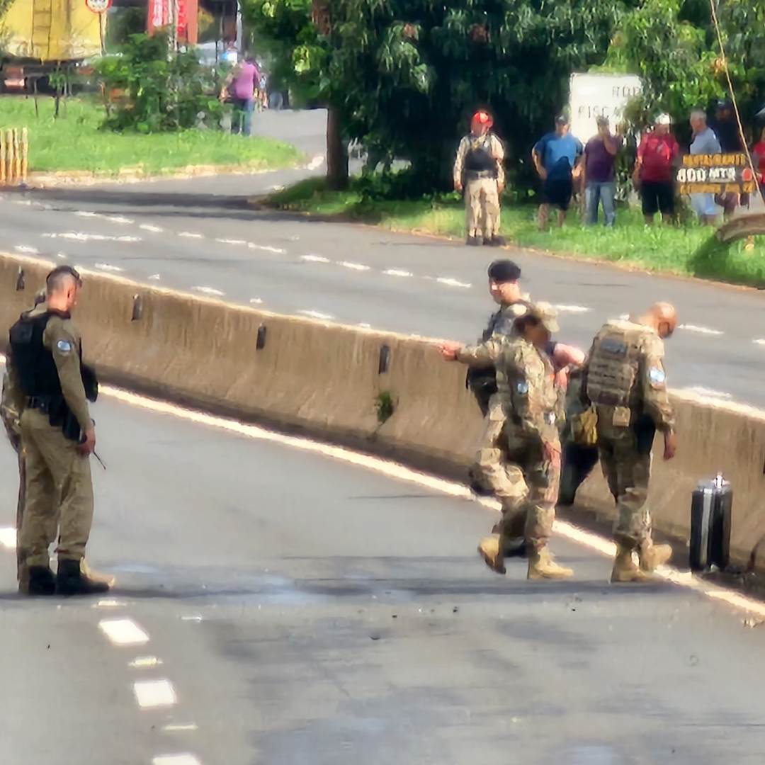 SUSPEITA DE BOMBA INTERDITA PR-445 E MOBILIZA GRANDE OPERAÇÃO POLICIAL EM CAMBÉ