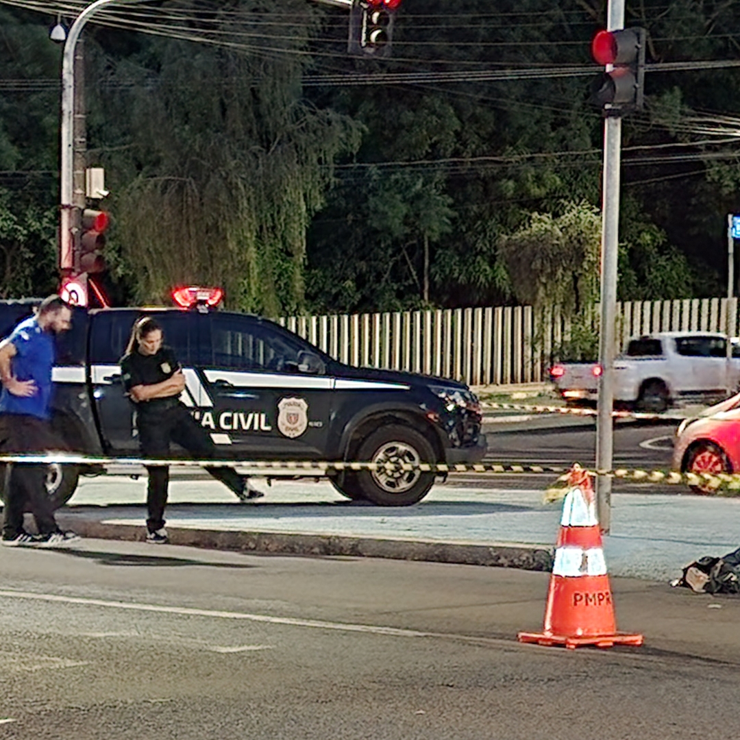 MOTOCICLISTA MORRE APÓS AVANÇAR SINAL E CAIR EM CRUZAMENTO NA ZONA SUL DE LONDRINA