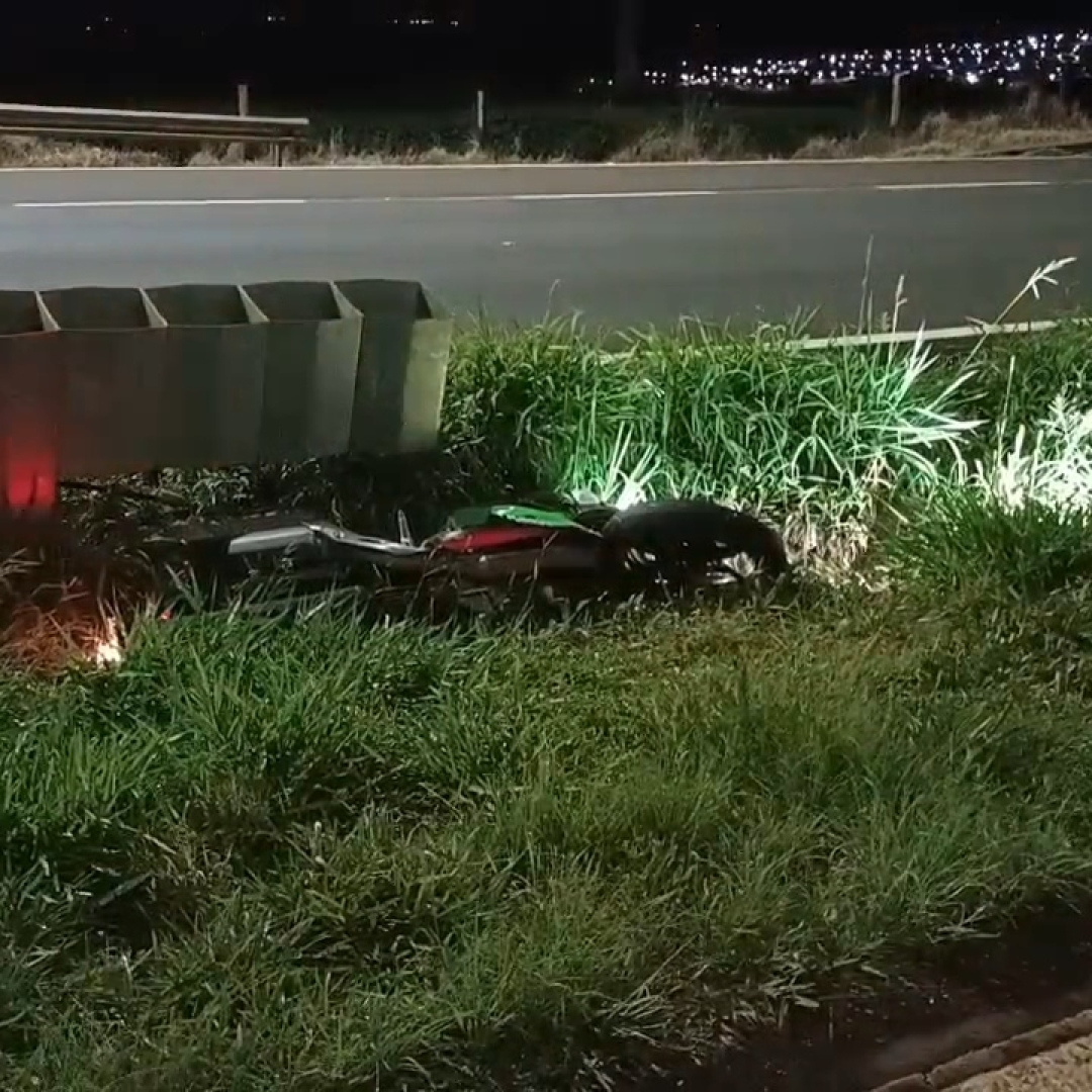 MOTOCICLISTA MORRE APÓS COLISÃO COM CAMINHONETE NA BR-369, EM ARAPONGAS
