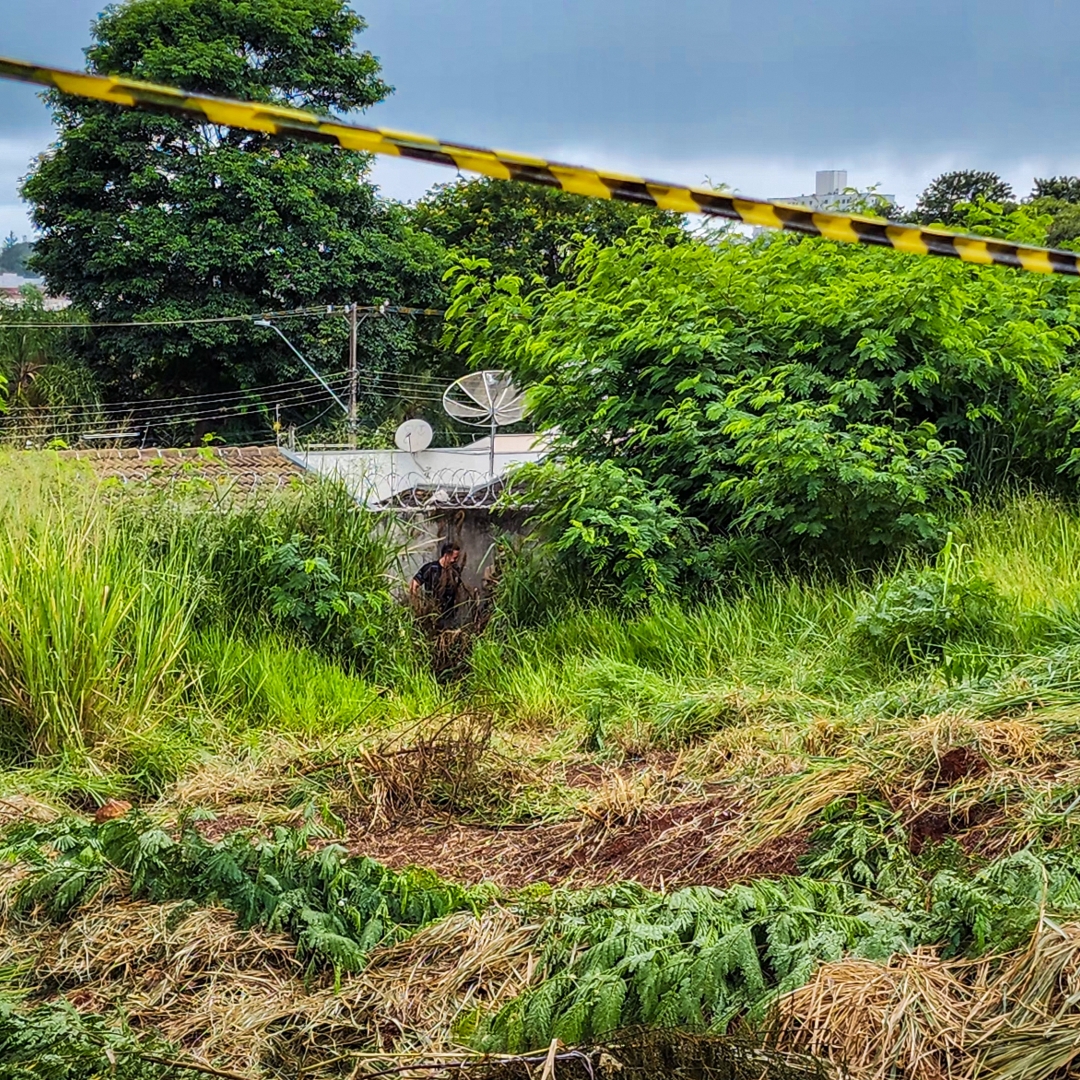 MULHER ENCONTRADA MORTA EM TERRENO É SEPULTADA EM LONDRINA; POLÍCIA CIVIL INVESTIGA O CASO