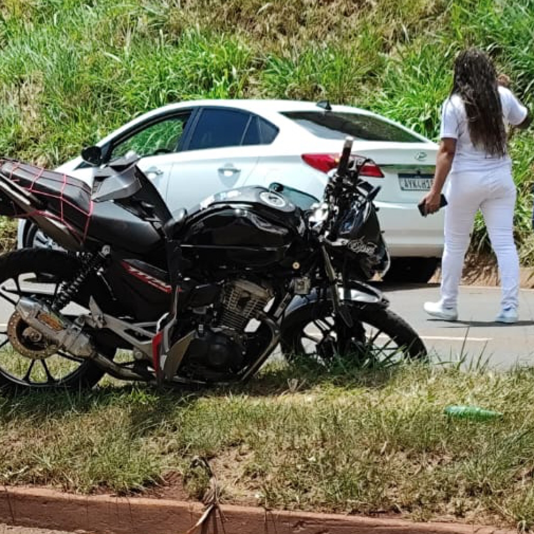 MOTOCICLISTA DE 19 ANOS FICA EM ESTADO GRAVÍSSIMO APÓS ACIDENTE EM RODOVIA DE LONDRINA