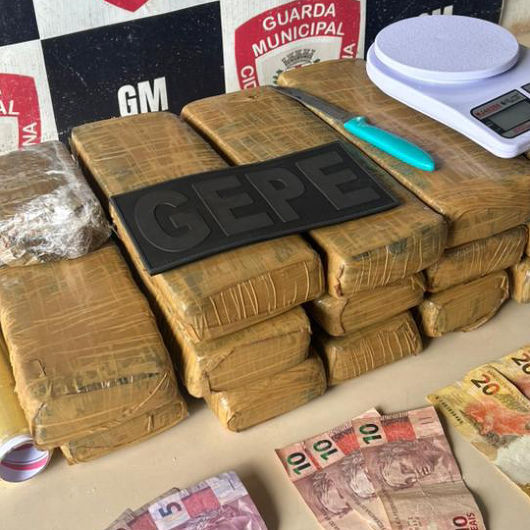 GUARDA MUNICIPAL PRENDE SUSPEITO E APREENDE MAIS DE 10 KG DE DROGAS NA ZONA NORTE DE LONDRINA