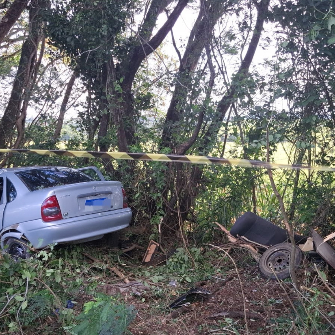 TRAGÉDIA NA PR-218: TRÊS JOVENS MORREM EM GRAVE ACIDENTE EM CARLÓPOLIS