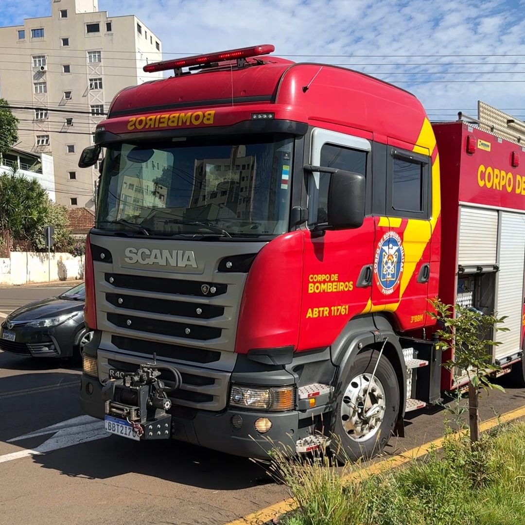 INCÊNDIO DESTRÓI CASA DESOCUPADA NO CENTRO DE LONDRINA DURANTE A MADRUGADA