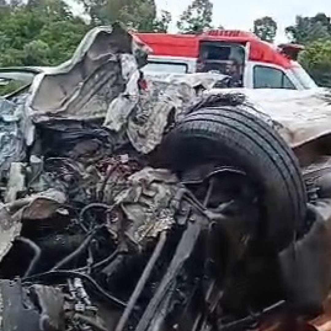 SEPULTADAS AS VÍTIMAS DE ACIDENTE ENVOLVENDO VAN E CARRO EM RODOVIA DE LONDRINA