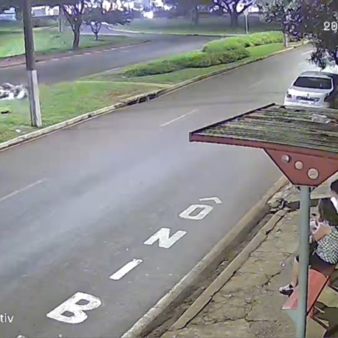 MOTOCICLISTA FICA FERIDO APÓS QUEDA NA ZONA LESTE DE LONDRINA