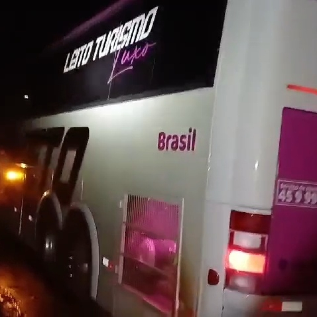 PRF FRUSTRA ROUBO A ÔNIBUS E PRENDE SUSPEITOS EM CAMPO MOURÃO