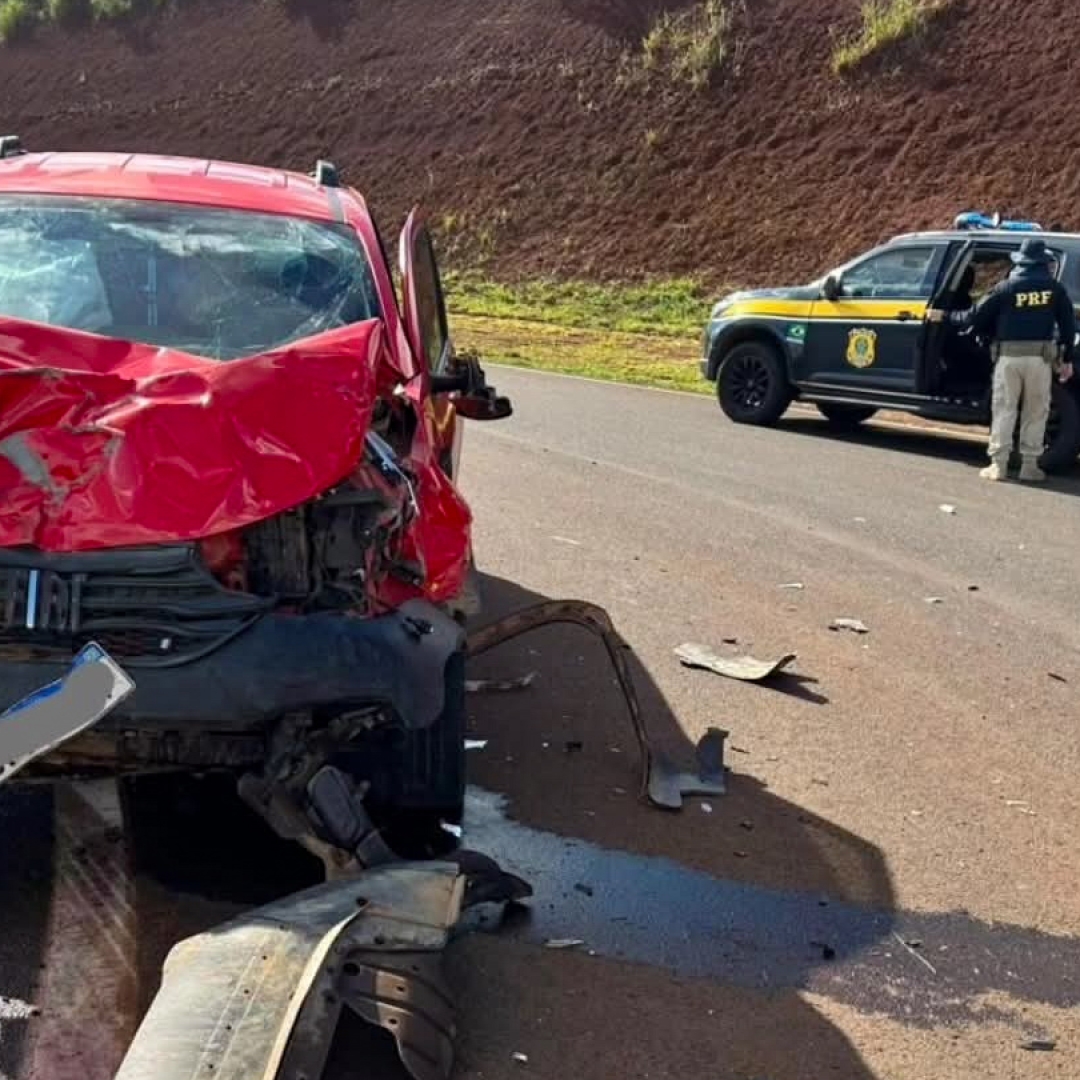 COLISÃO ENTRE DUAS PICAPES DEIXA MULHER MORTA NA BR-376, EM MARILÂNDIA DO SUL