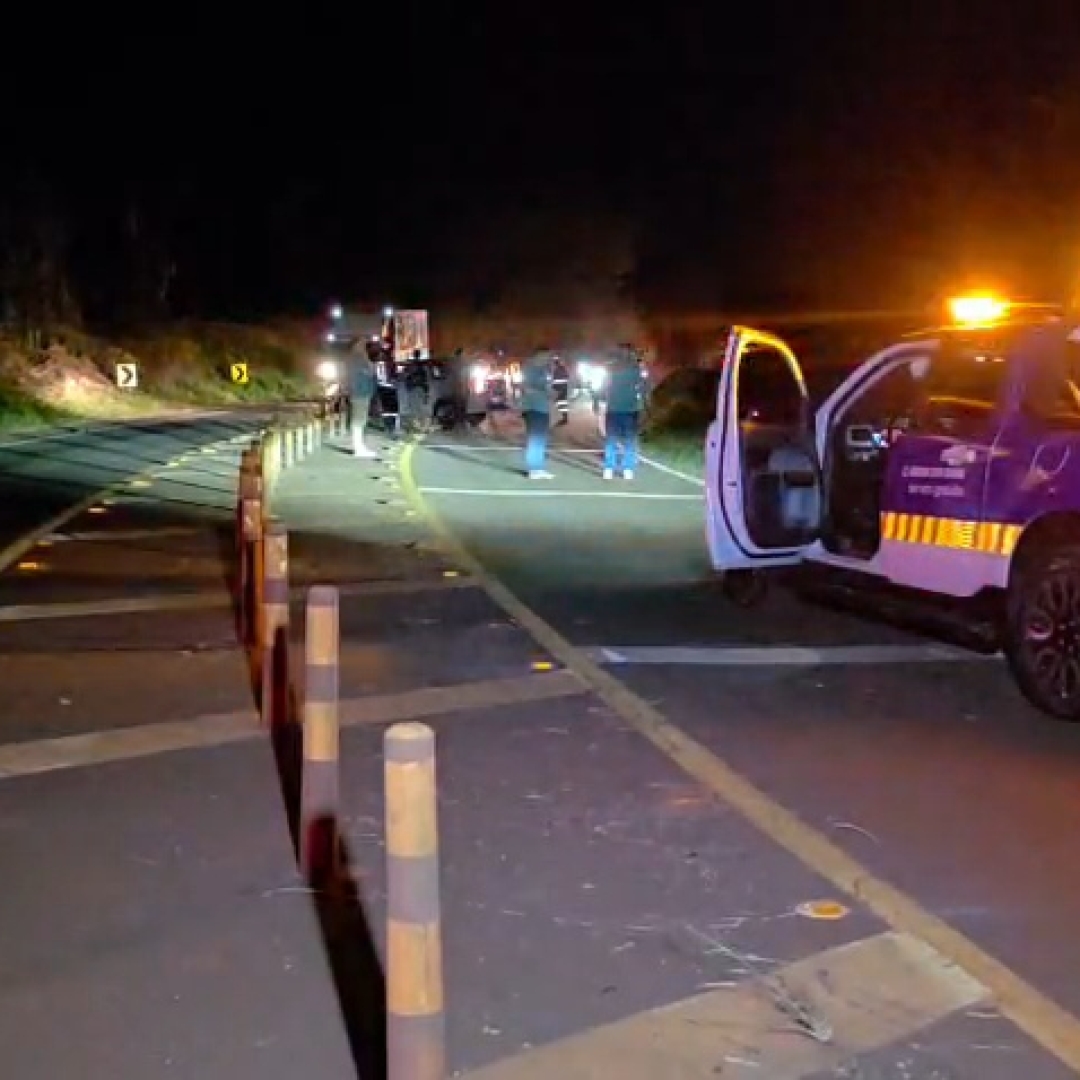 MOTOCICLISTA MORRE EM COLISÃO FRONTAL COM CAMINHÃO NA PR-445, EM LONDRINA