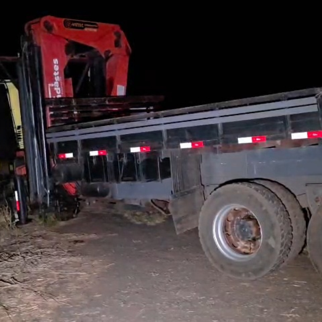 MOTOCICLISTA MORRE EM COLISÃO FRONTAL COM CAMINHÃO NA PR-445, EM LONDRINA