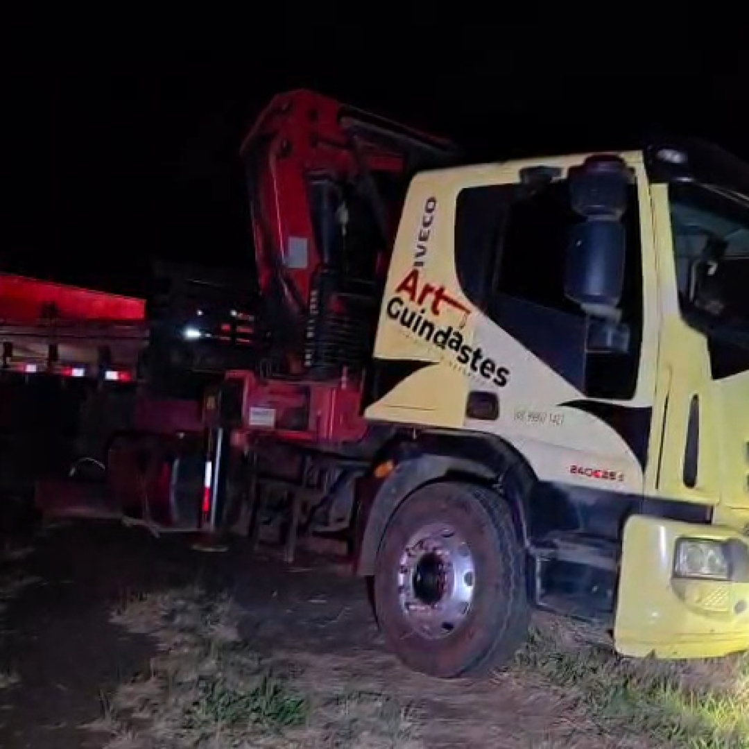 MOTOCICLISTA MORRE EM COLISÃO FRONTAL COM CAMINHÃO NA PR-445, EM LONDRINA