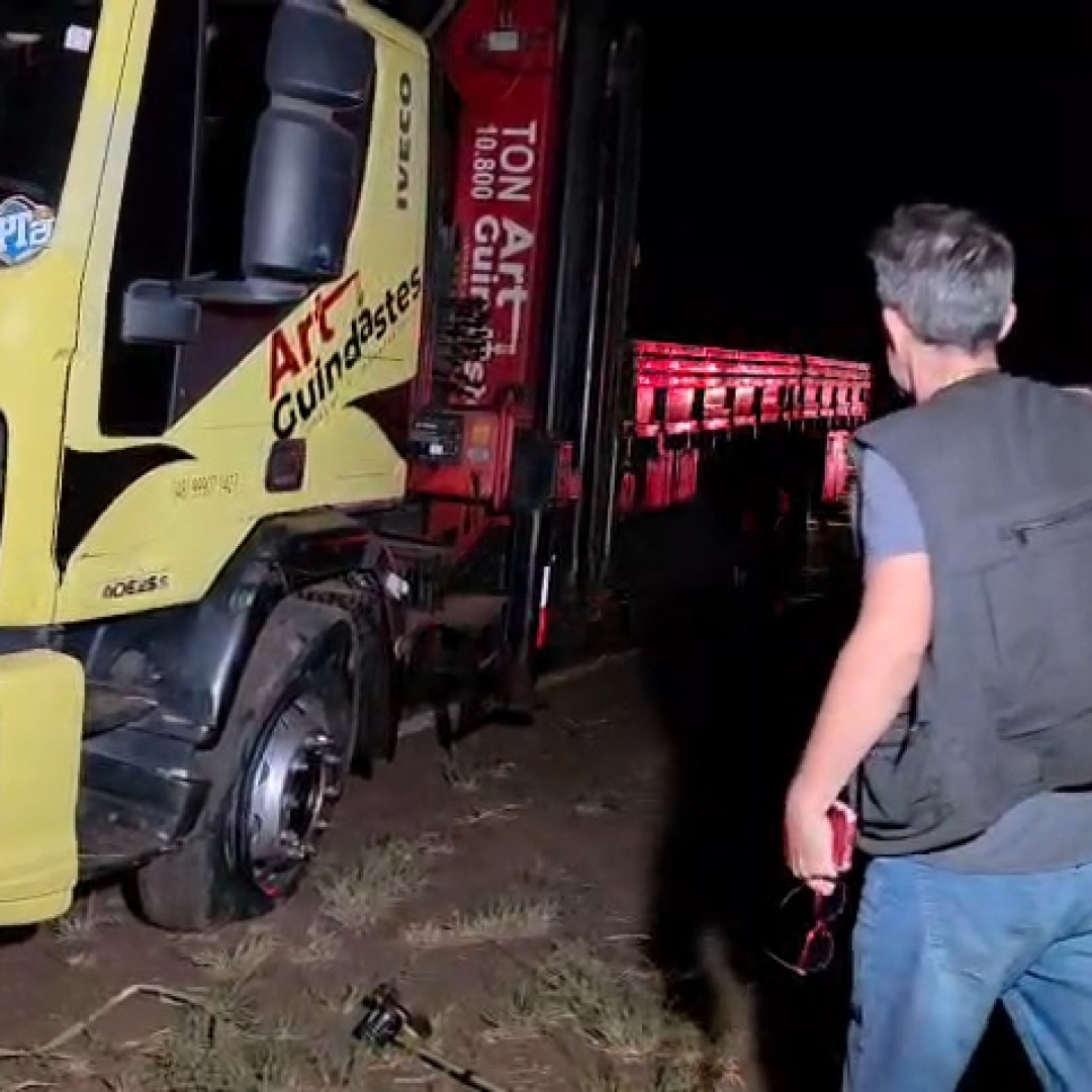 MOTOCICLISTA MORRE EM COLISÃO FRONTAL COM CAMINHÃO NA PR-445, EM LONDRINA