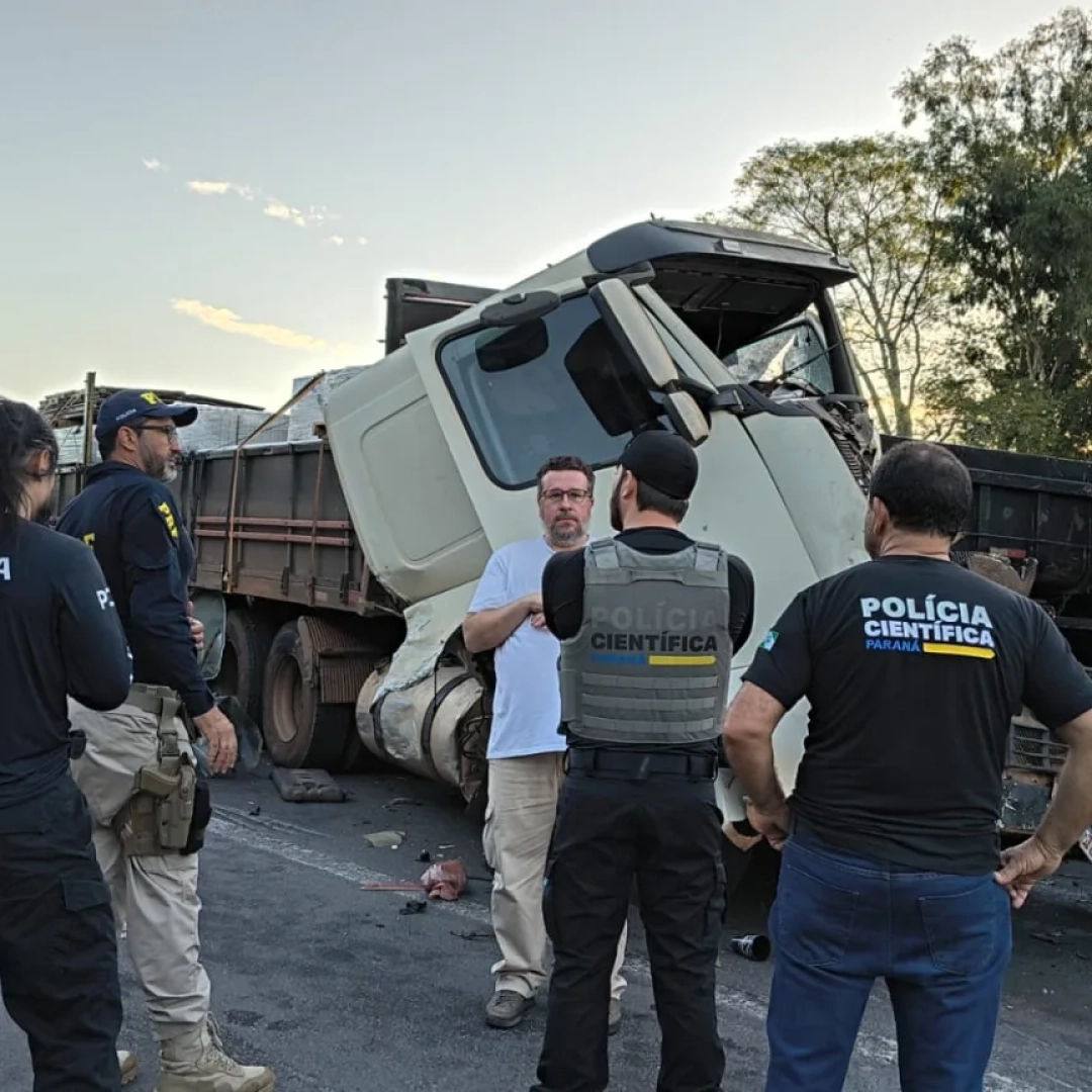 CAMINHÃO SEM FREIOS PROVOCA ENGAVETAMENTO E MATA MOTORISTA NA BR-376, EM ORTIGUEIRA