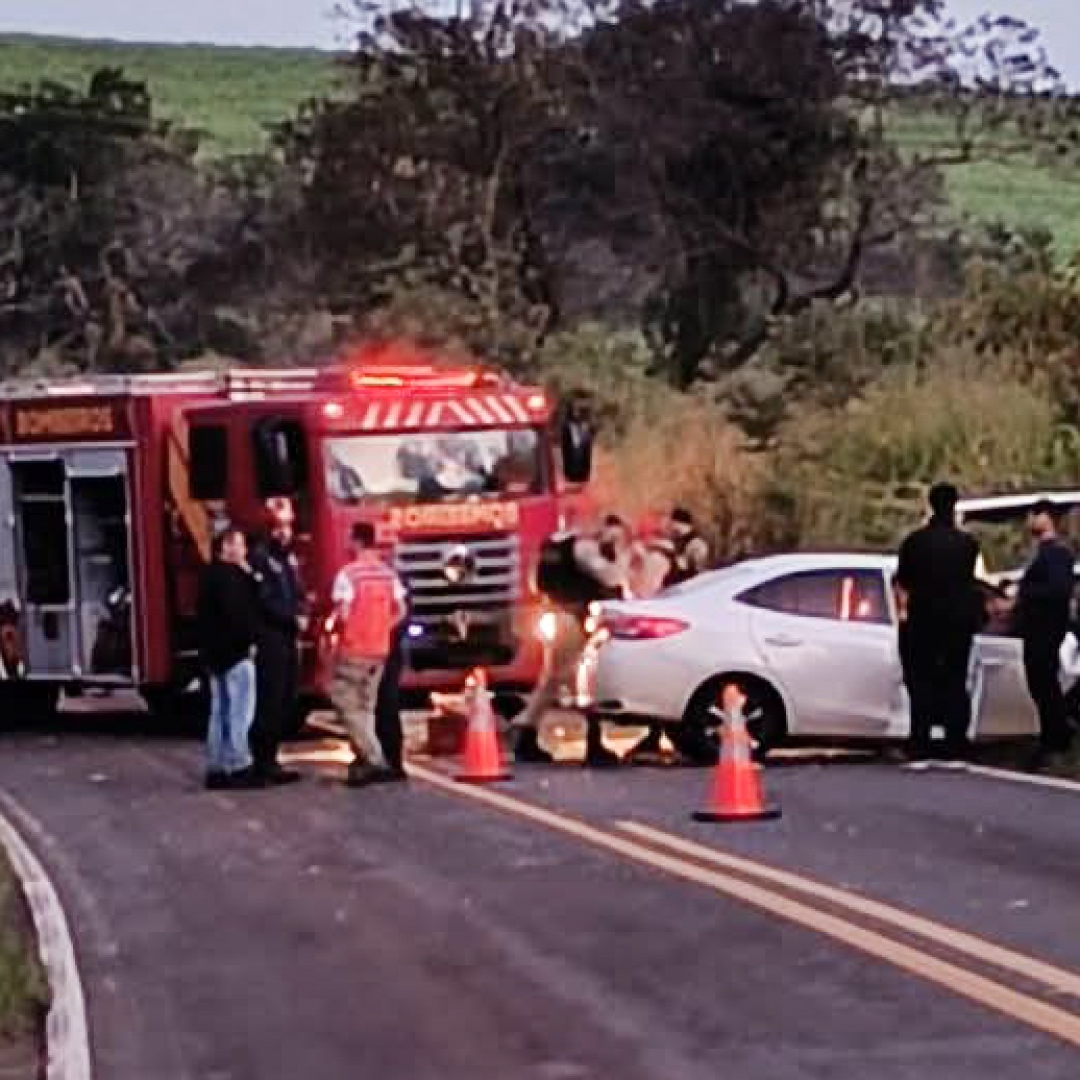 COLISÃO FRONTAL NA PR-340 DEIXA TRÊS MORTOS, ENTRE ELES UMA CRIANÇA, EM GUARACI