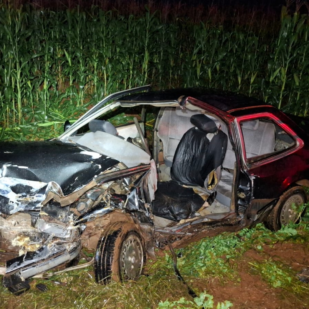 COLISÃO NA PR-538 MATA JOVEM MOTORISTA E PASSAGEIRA DE 18 ANOS NO DISTRITO DE GUARAVERA, EM LONDRINA