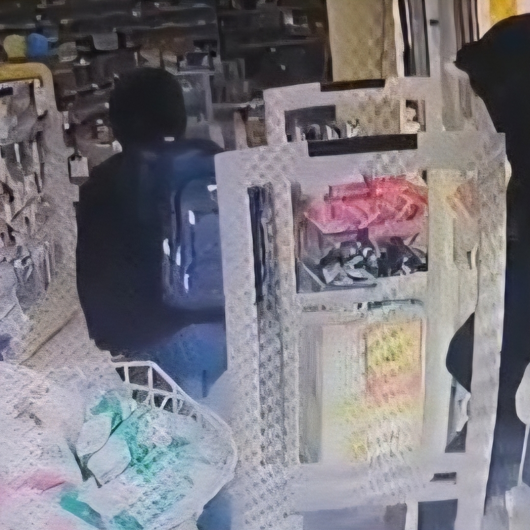 DUPLA ENCAPUZADA ROUBA FARMÁCIA NO CENTRO DE IBIPORÃ E LEVA DINHEIRO E CANETAS EMAGRECEDORAS