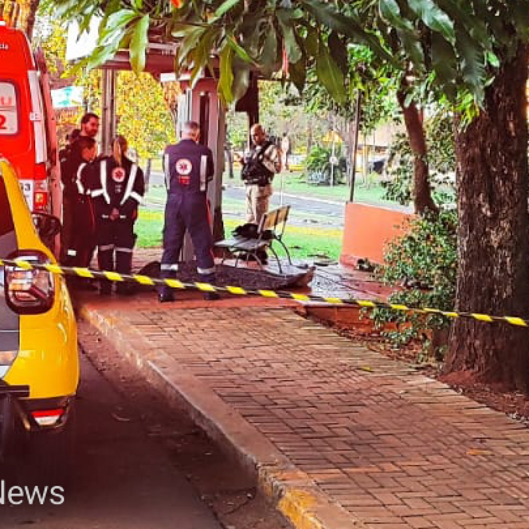 MORADOR DE RUA É ENCONTRADO MORTO EM PONTO DE TÁXI EM FRENTE À PREFEITURA DE LONDRINA