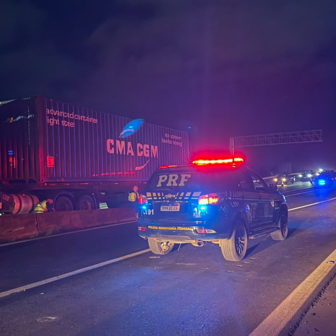 ACIDENTE ENVOLVENDO ÔNIBUS, CAMINHÃO E DOIS CARROS DEIXA QUATRO FERIDOS NA BR-369, EM ROLÂNDIA
