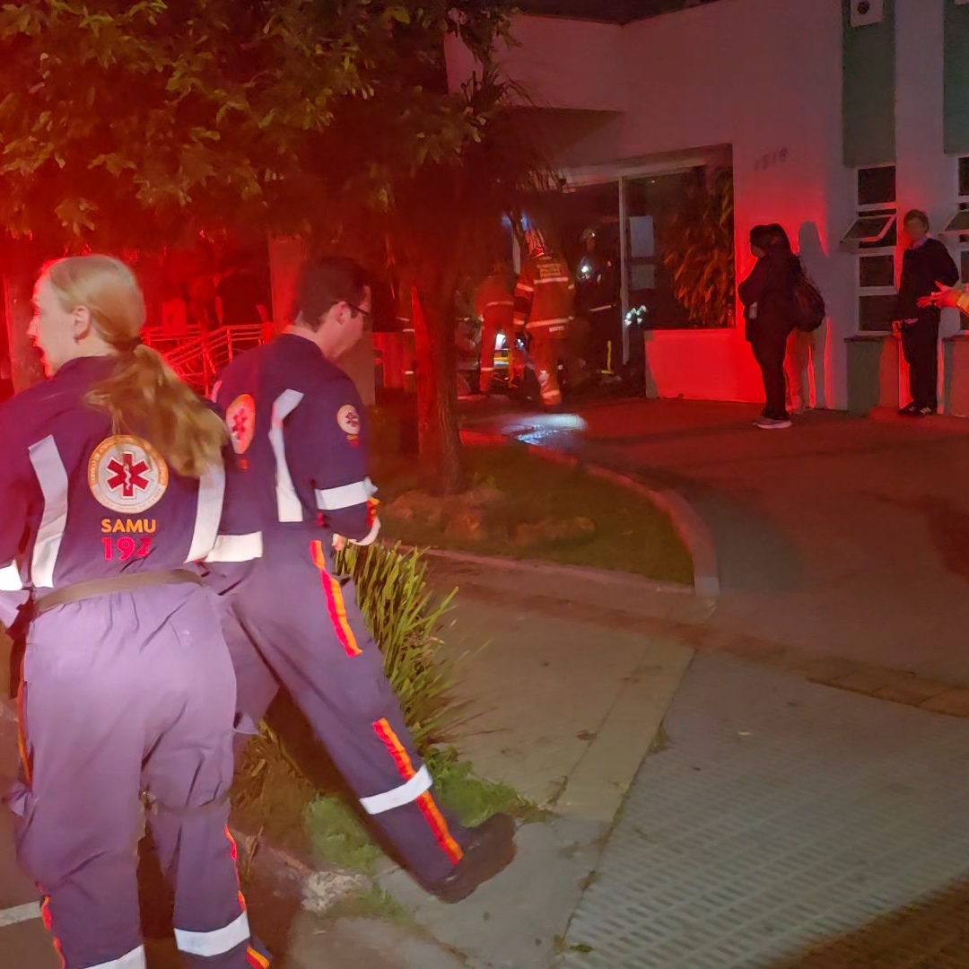 INCÊNDIO EM HOTEL PRÓXIMO AO AEROPORTO DEIXA HOMEM EM ESTADO GRAVE E MOBILIZA GRANDE OPERAÇÃO DE RESGATE EM LONDRINA