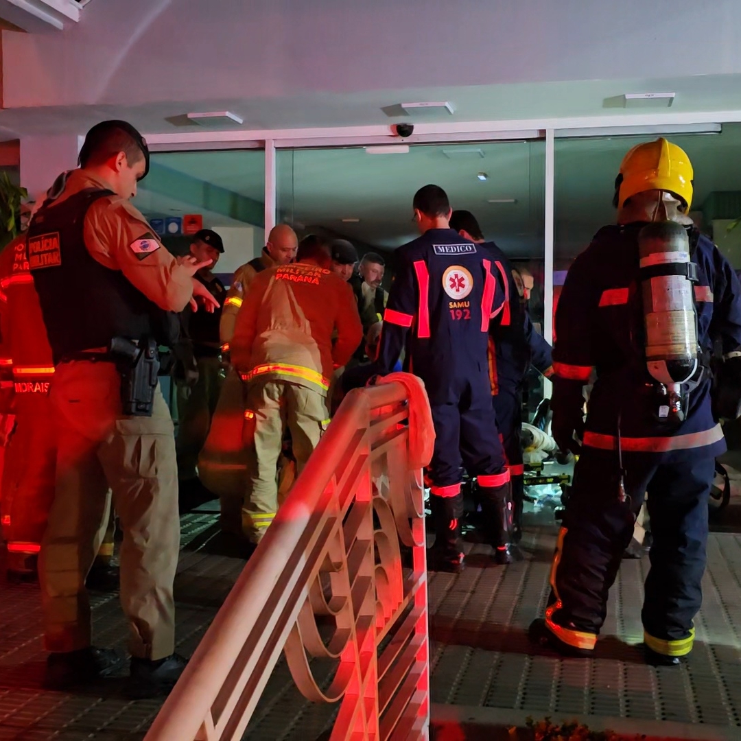 INCÊNDIO EM HOTEL PRÓXIMO AO AEROPORTO DEIXA HOMEM EM ESTADO GRAVE E MOBILIZA GRANDE OPERAÇÃO DE RESGATE EM LONDRINA