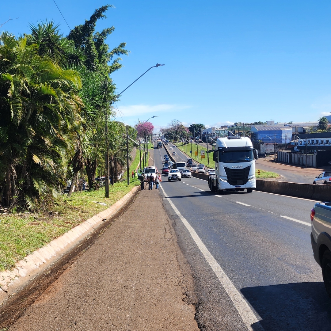 MOTOCICLISTA MORRE APÓS GRAVE ACIDENTE COM CAMINHÃO NA BR-369, EM LONDRINA