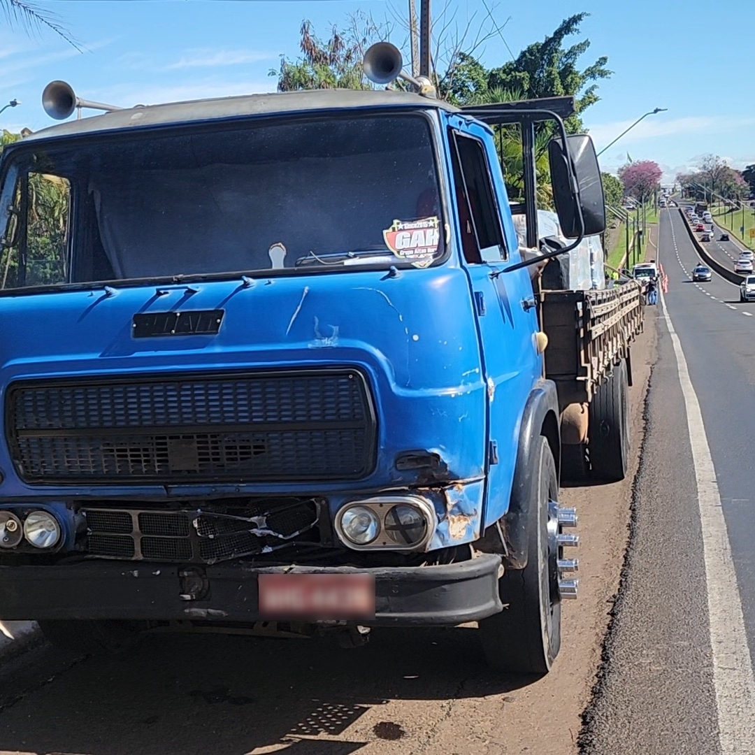 MOTOCICLISTA MORRE APÓS GRAVE ACIDENTE COM CAMINHÃO NA BR-369, EM LONDRINA