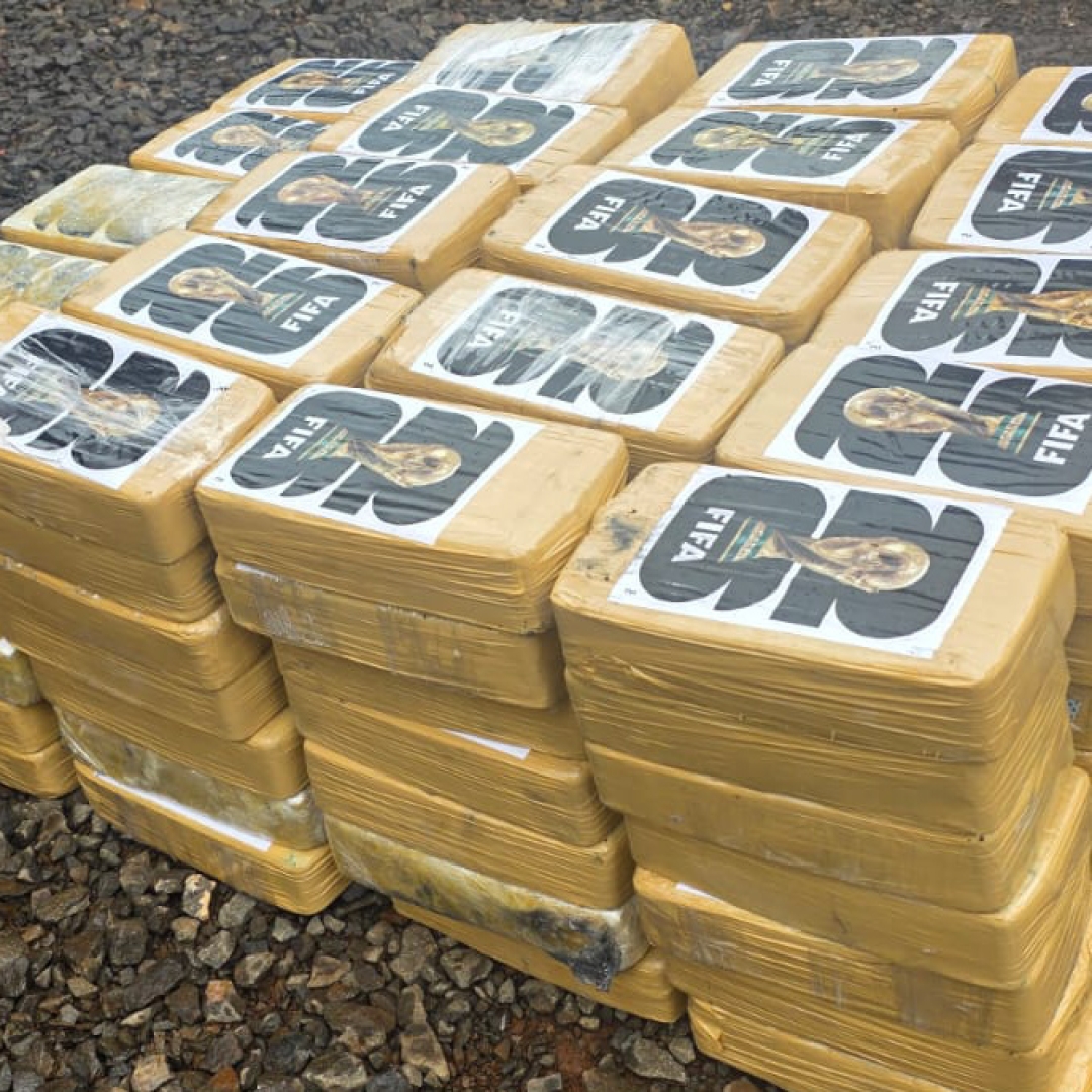 PRF APREENDE 138,8 QUILOS DE PASTA BASE DE COCAÍNA ESCONDIDOS EM TANQUE DE CARRETA EM CAMBÉ