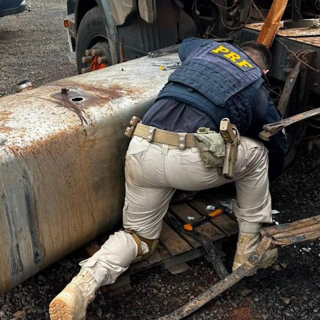 PRF APREENDE 138,8 QUILOS DE PASTA BASE DE COCAÍNA ESCONDIDOS EM TANQUE DE CARRETA EM CAMBÉ