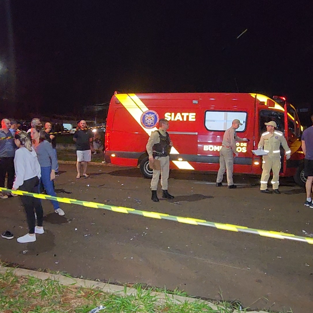 GRAVÍSSIMO ACIDENTE ENTRE CARRO E MOTO DEIXA TRÊS MORTOS NA ZONA NORTE DE LONDRINA