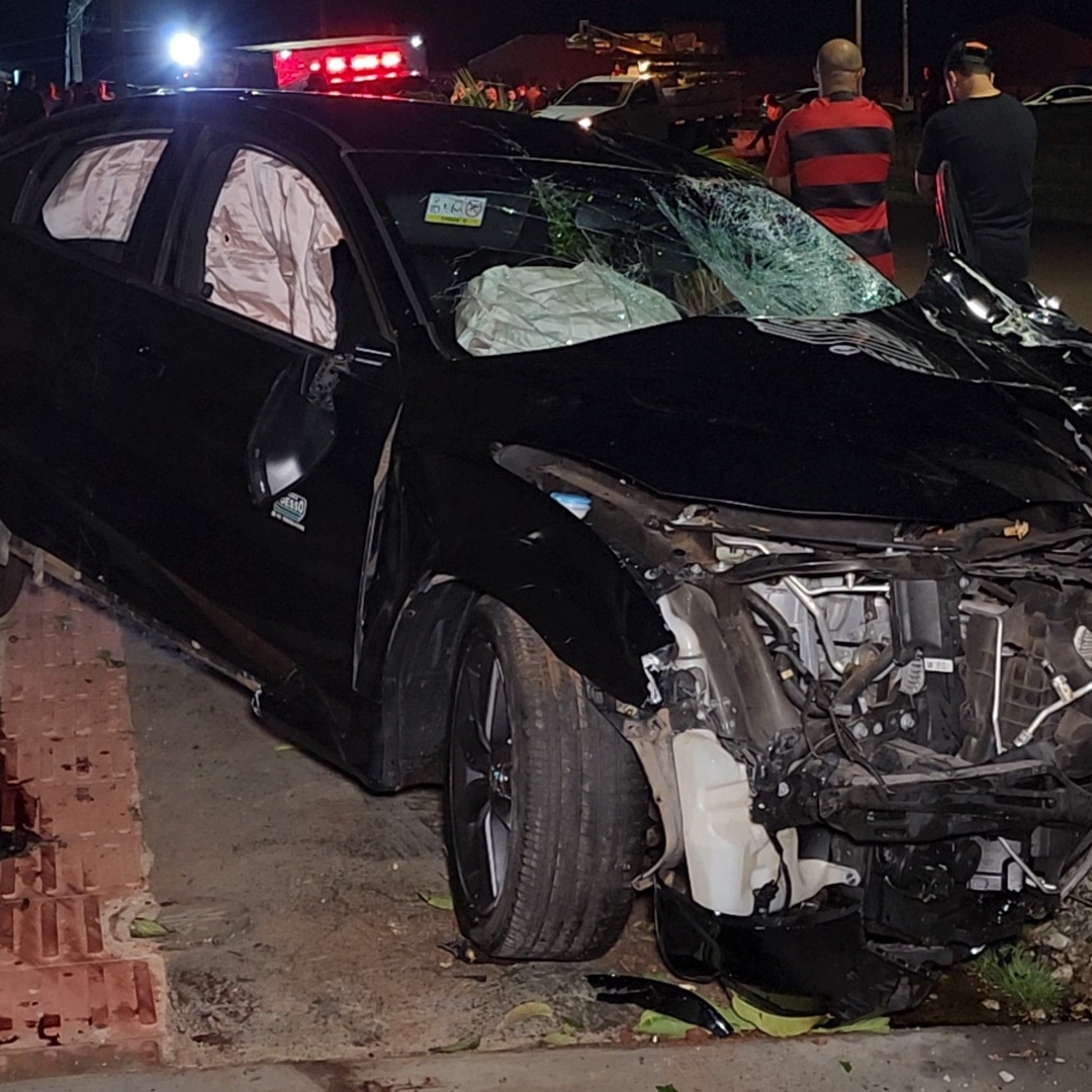 GRAVÍSSIMO ACIDENTE ENTRE CARRO E MOTO DEIXA TRÊS MORTOS NA ZONA NORTE DE LONDRINA