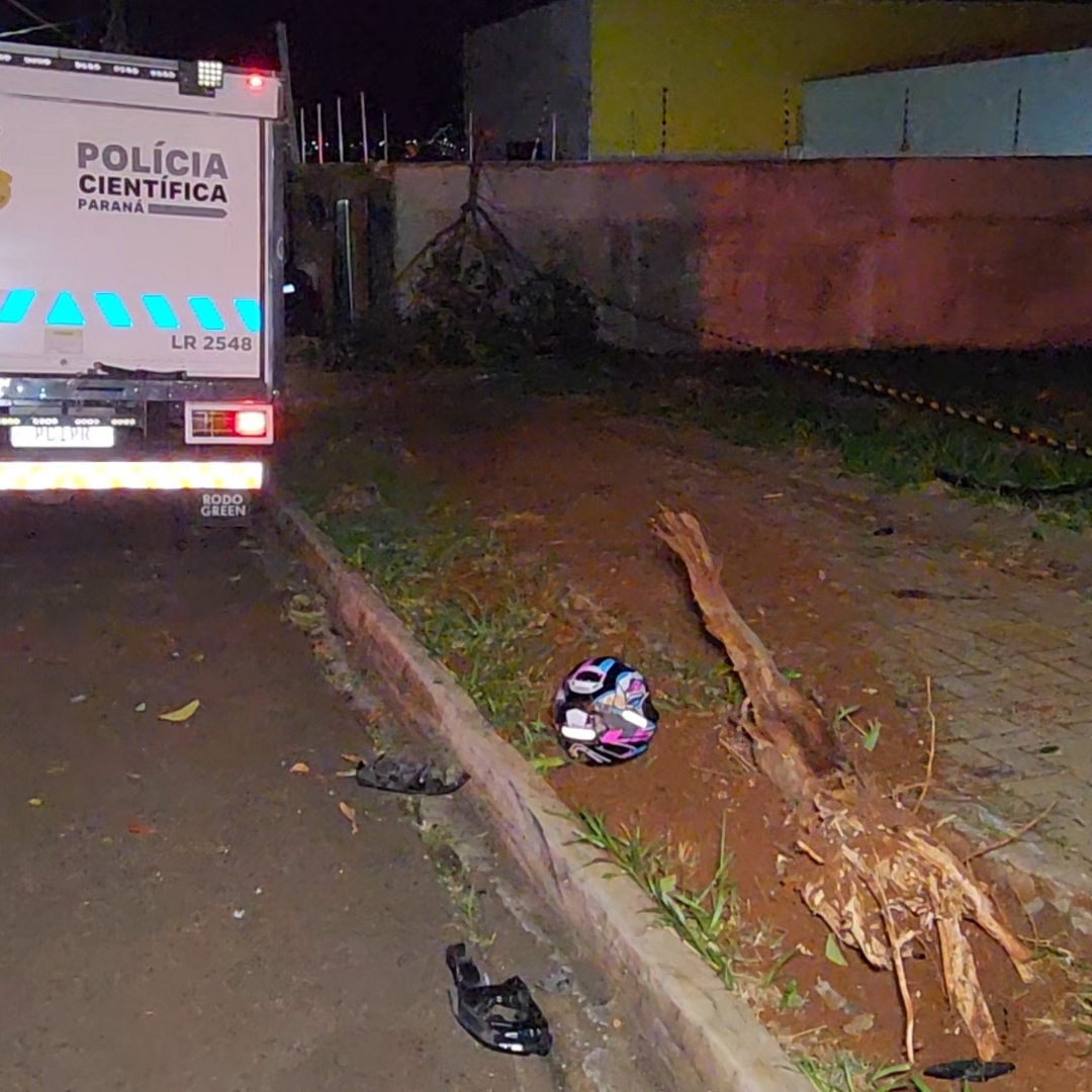 GRAVÍSSIMO ACIDENTE ENTRE CARRO E MOTO DEIXA TRÊS MORTOS NA ZONA NORTE DE LONDRINA