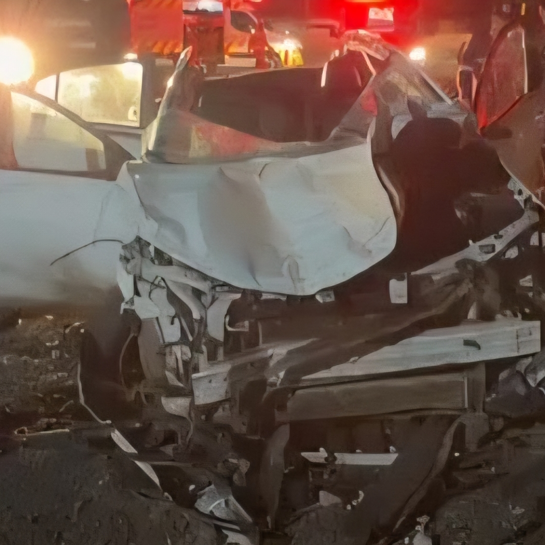CINCO PESSOAS FICAM FERIDAS APÓS ACIDENTE ENVOLVENDO CARRO, MOTOCICLETA E CAVALO NA PR-445, EM LONDRINA