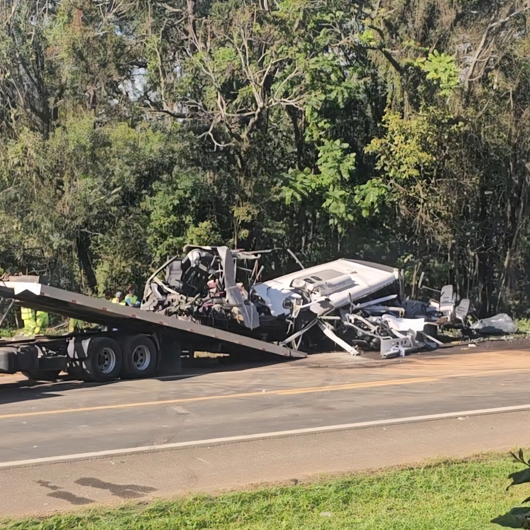 TRAGÉDIA NA BR-373: ACIDENTE ENTRE ÔNIBUS DA SAÚDE E CARRETA DEIXA 23 MORTOS EM IPIRANGA; VÍTIMAS SÃO IDENTIFICADAS