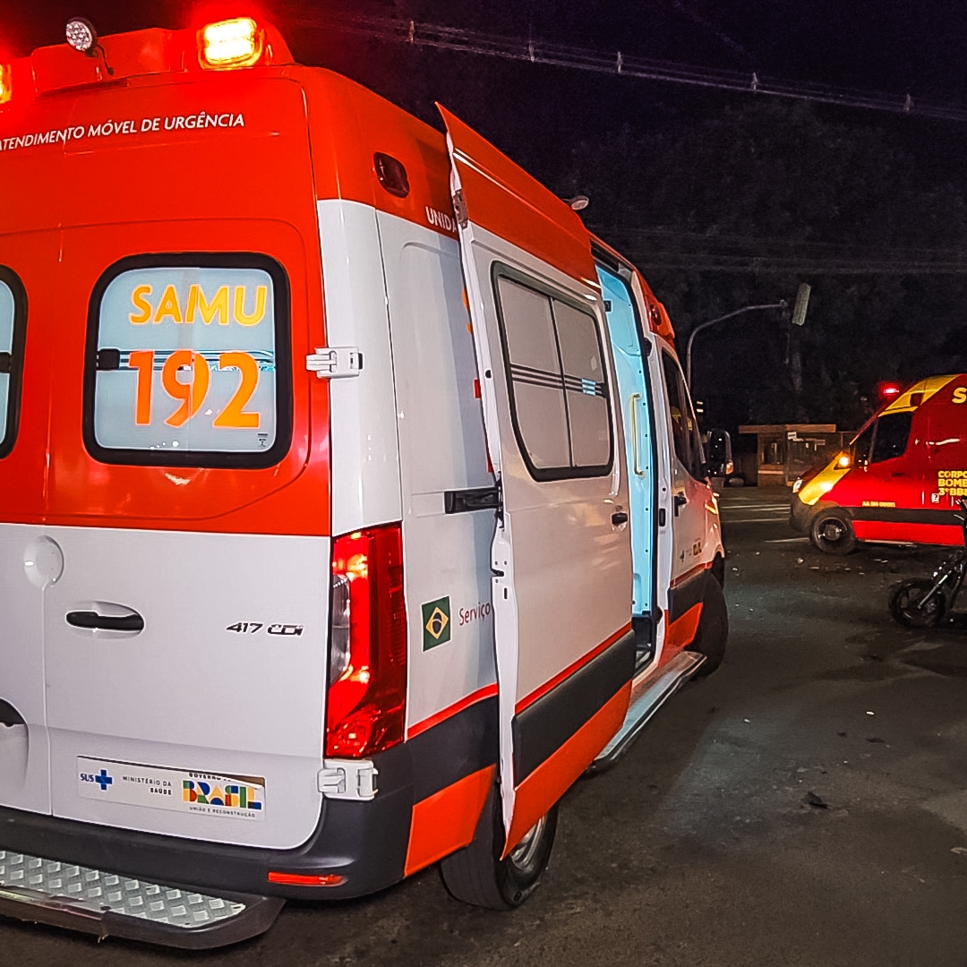JOVEM FICA GRAVEMENTE FERIDO APÓS BATIDA ENTRE CARRO E MOTONETA EM LONDRINA