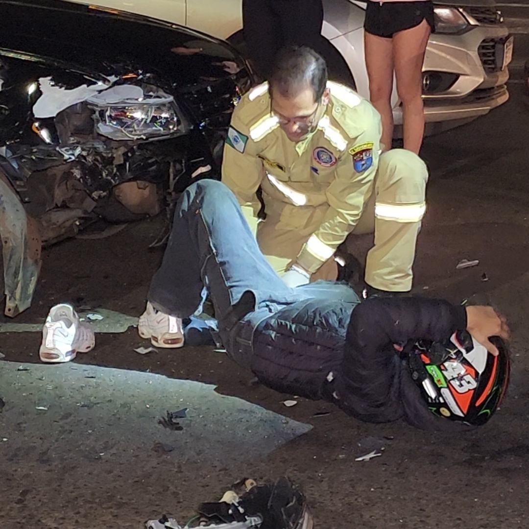 JOVEM FICA GRAVEMENTE FERIDO APÓS BATIDA ENTRE CARRO E MOTONETA EM LONDRINA
