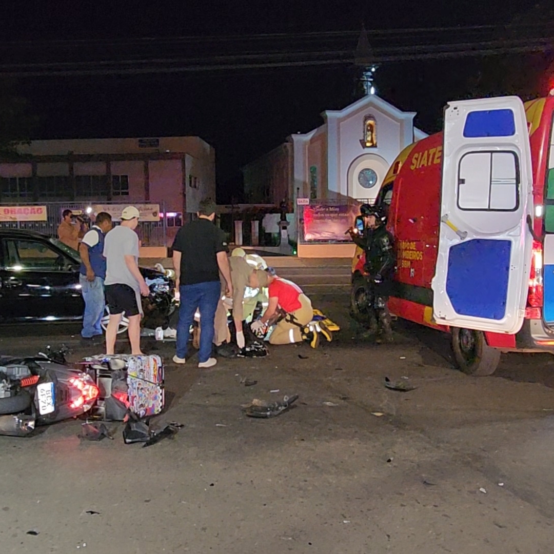JOVEM FICA GRAVEMENTE FERIDO APÓS BATIDA ENTRE CARRO E MOTONETA EM LONDRINA
