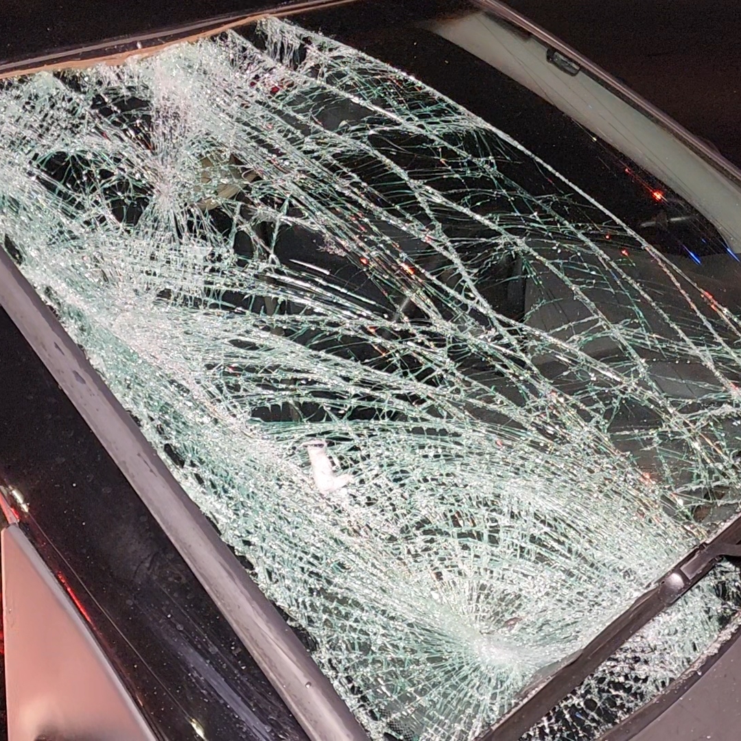 JOVEM FICA GRAVEMENTE FERIDO APÓS BATIDA ENTRE CARRO E MOTONETA EM LONDRINA