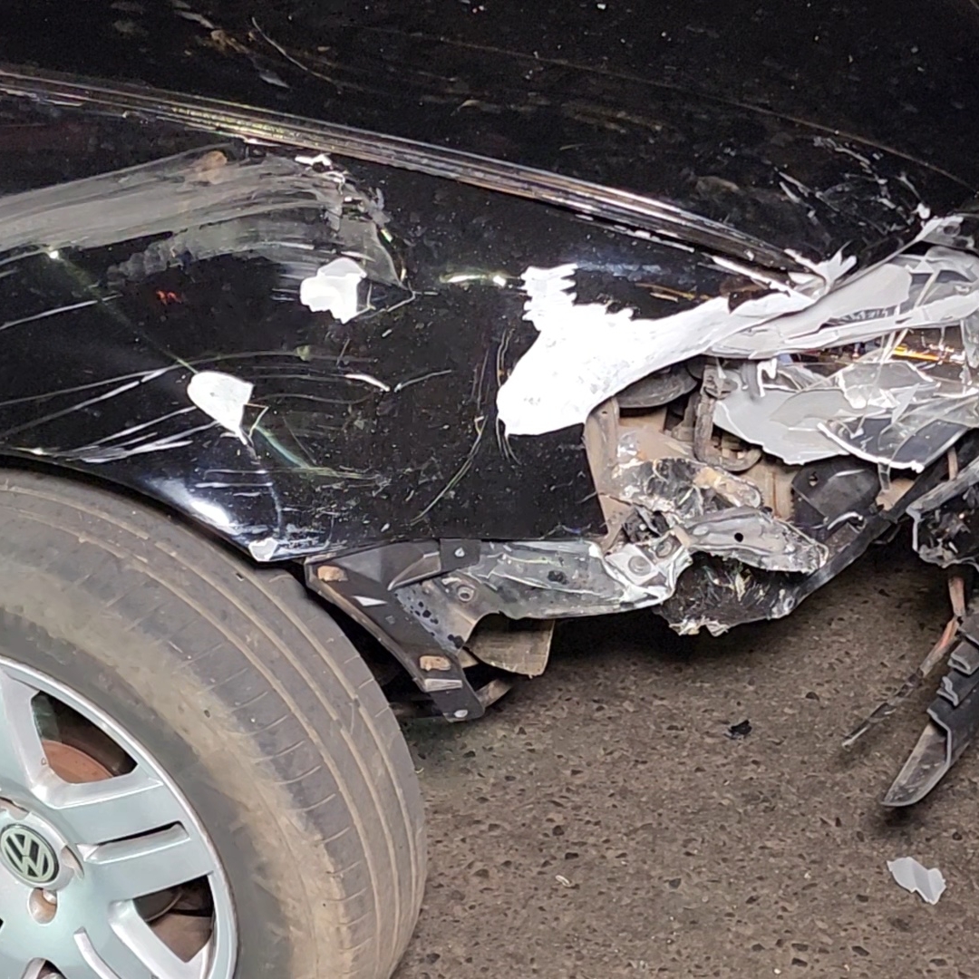 JOVEM FICA GRAVEMENTE FERIDO APÓS BATIDA ENTRE CARRO E MOTONETA EM LONDRINA