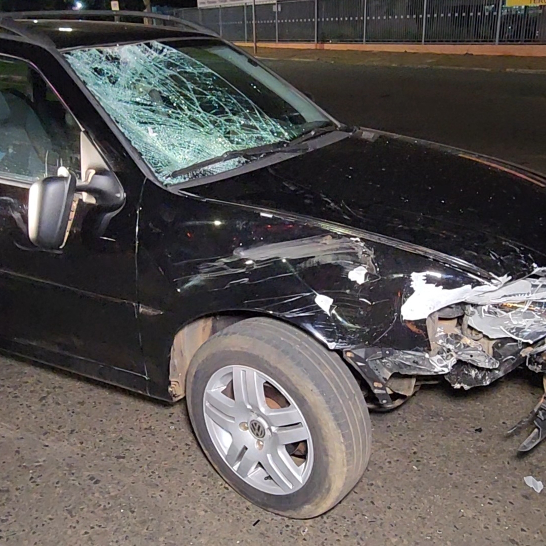 JOVEM FICA GRAVEMENTE FERIDO APÓS BATIDA ENTRE CARRO E MOTONETA EM LONDRINA
