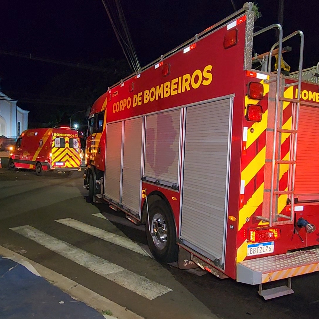 JOVEM FICA GRAVEMENTE FERIDO APÓS BATIDA ENTRE CARRO E MOTONETA EM LONDRINA