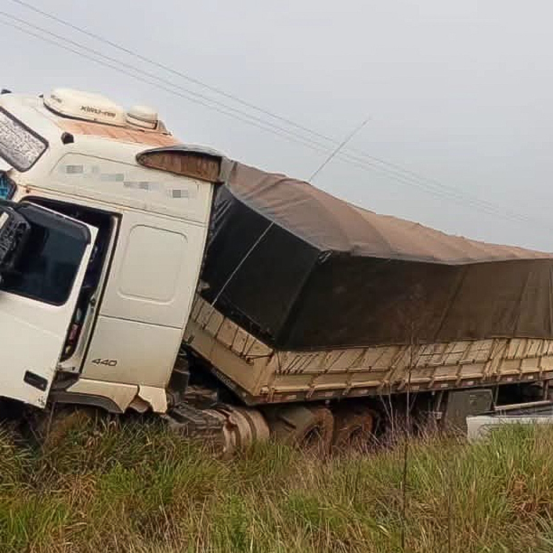 CINCO PESSOAS MORREM EM GRAVE COLISÃO FRONTAL NA PR-090, EM VENTANIA
