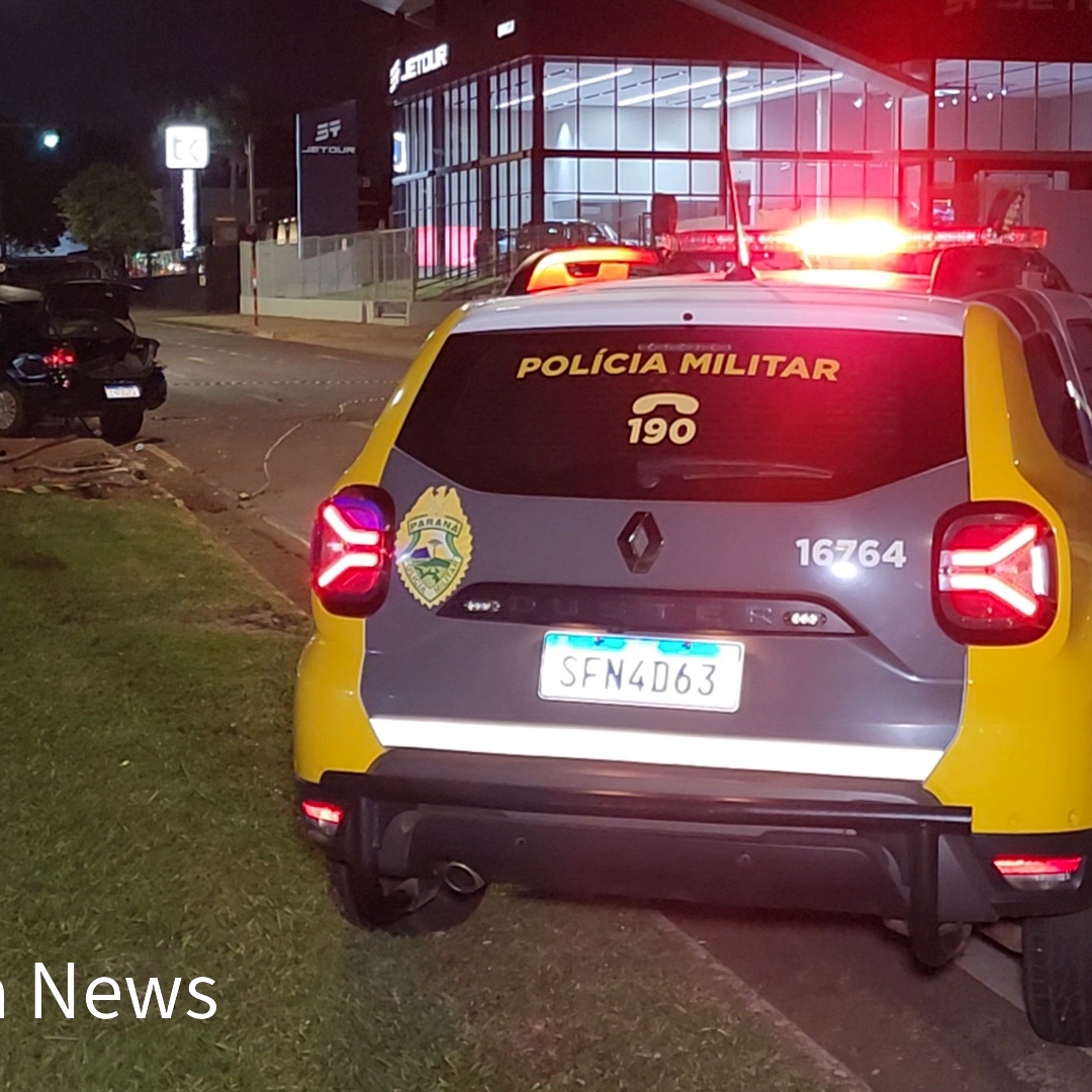 CARRO BATE CONTRA CORRIMÃOS E DEIXA CINCO FERIDOS NA AVENIDA TIRADENTES, EM LONDRINA