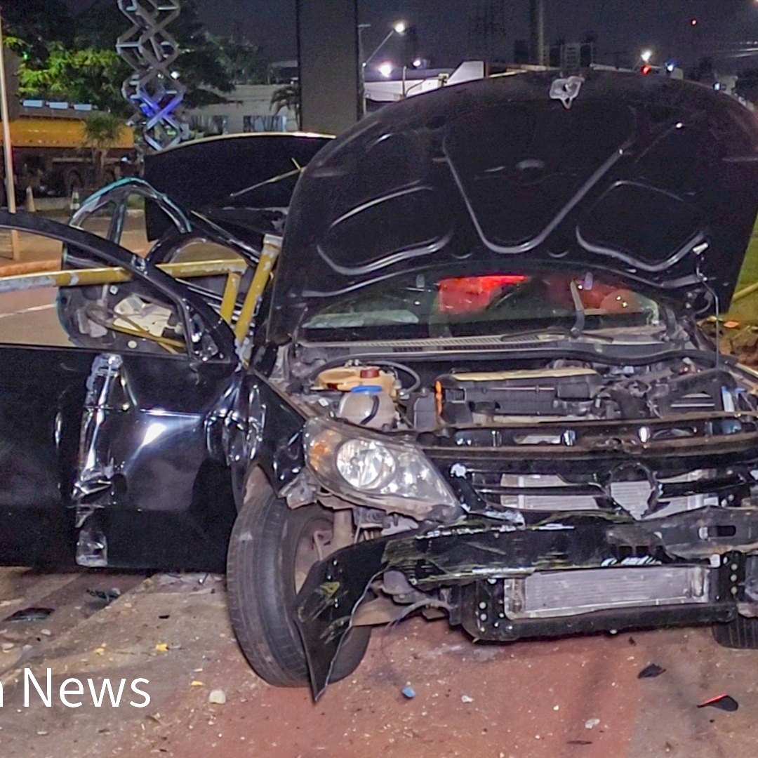 CARRO BATE CONTRA CORRIMÃOS E DEIXA CINCO FERIDOS NA AVENIDA TIRADENTES, EM LONDRINA