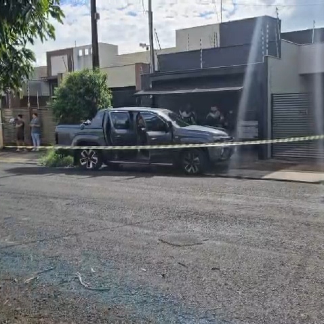 EMPRESÁRIO É MORTO A TIROS DENTRO DE CAMINHONETE EM FRENTE DE CASA NA ZONA OESTE DE LONDRINA