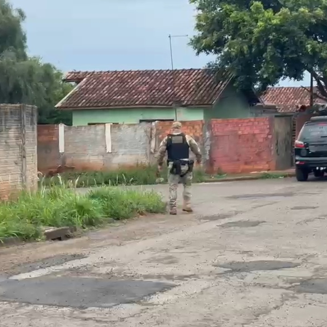 OPERAÇÃO HEISENBERG: AÇÃO CONTRA TRÁFICO DE DROGAS E ARMAS TERMINA COM UM MORTO E OUTRO BALEADO EM ARAPONGAS