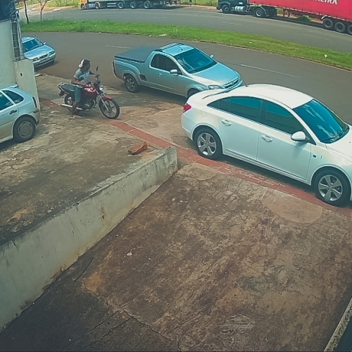 HOMEM É PRESO APÓS CONFESSAR FURTO DE MOTOCICLETA E USAR CRIANÇA COMO ESCUDO PARA FUGIR DE POPULARES NA ZONA NORTE DE LONDRINA