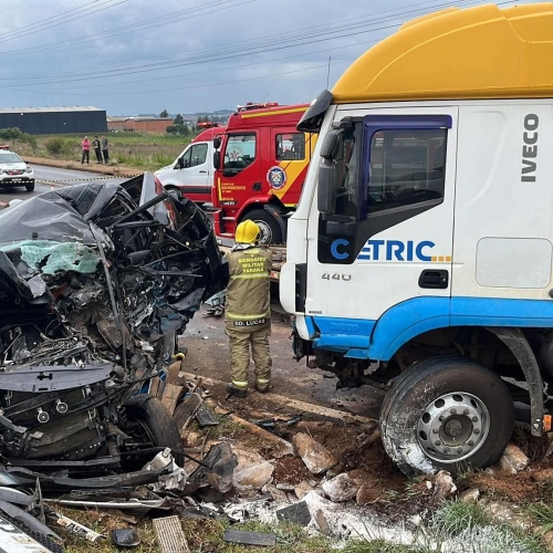 COLISÃO DEIXA UM MORTO E TRÊS FERIDOS NA MARGINAL DA BR-277